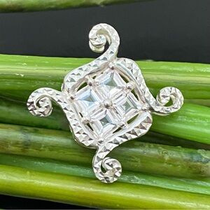 Vintage 925 Signed Sterling Silver Clear CZ Stones Filigree Swirl Pendant 2.9g